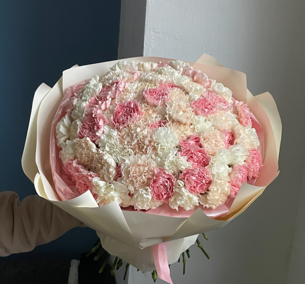 Букет из 75 диантусов